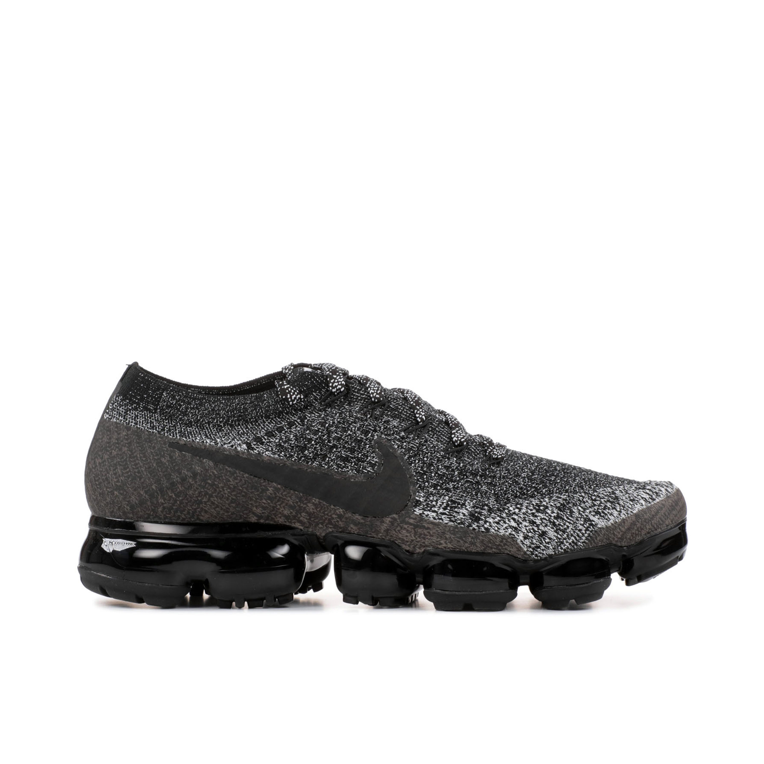 Nike vapormax flyknit hot sale 2.0 oreo