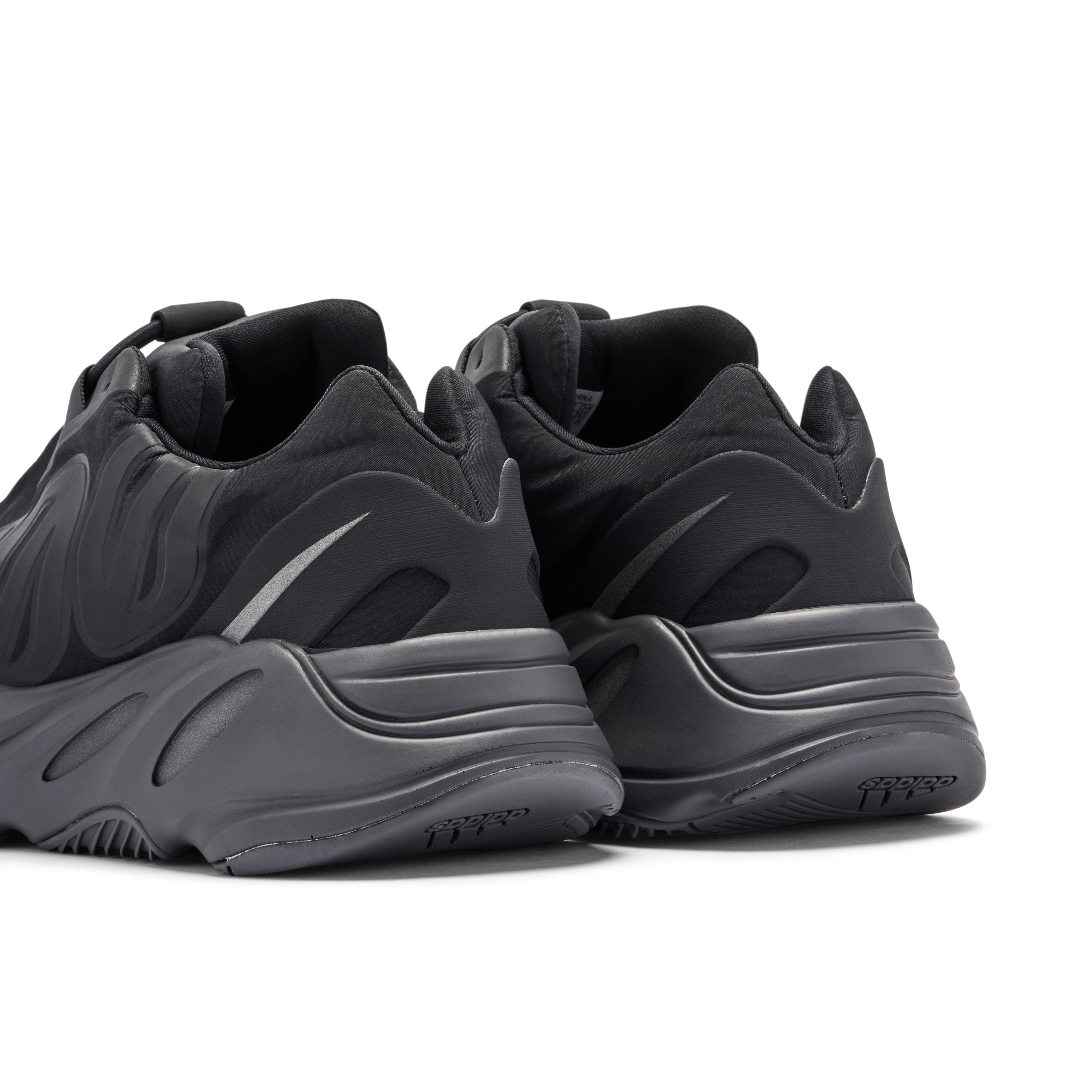 Triple black 2025 yeezy 700