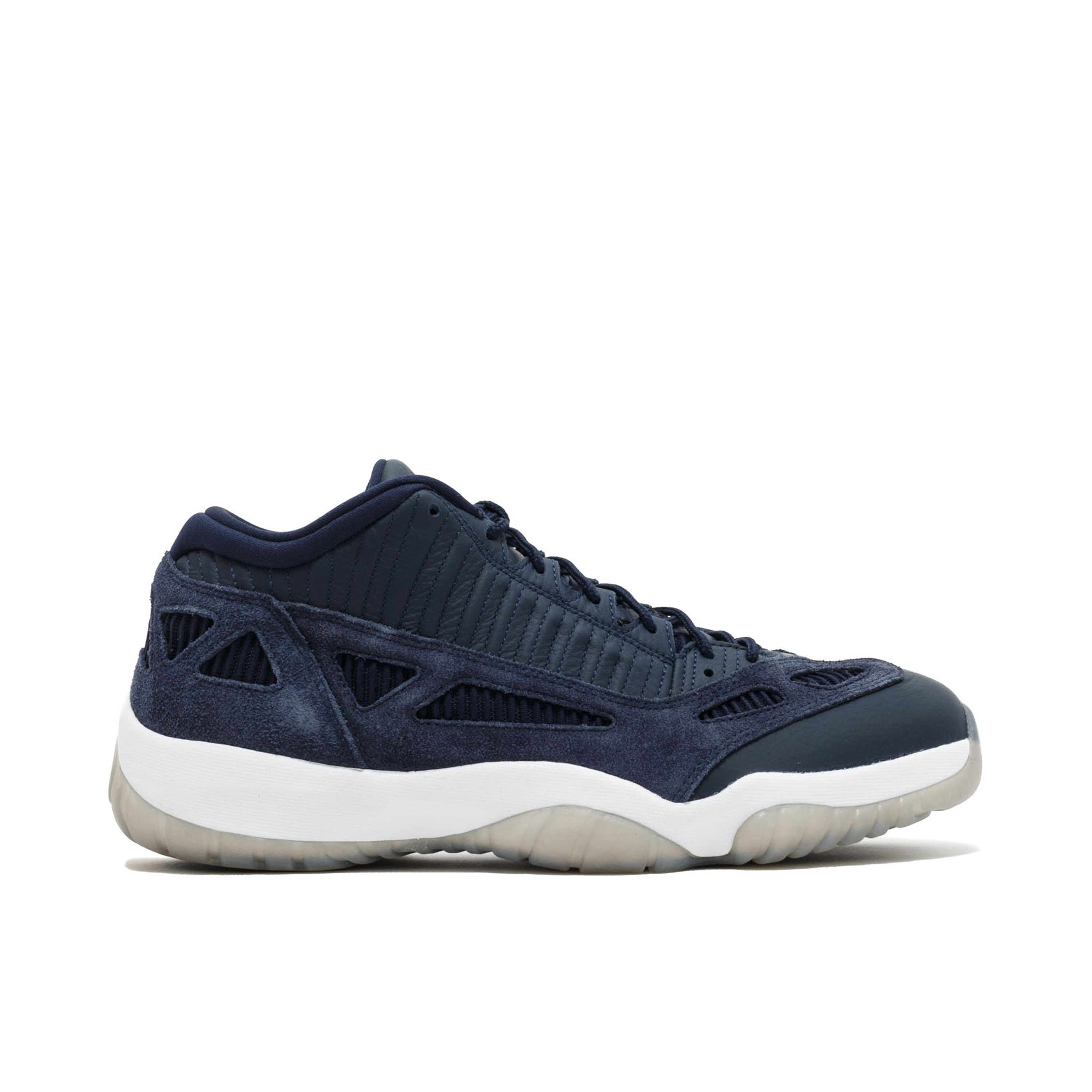 Jordan 11 low store ie obsidian